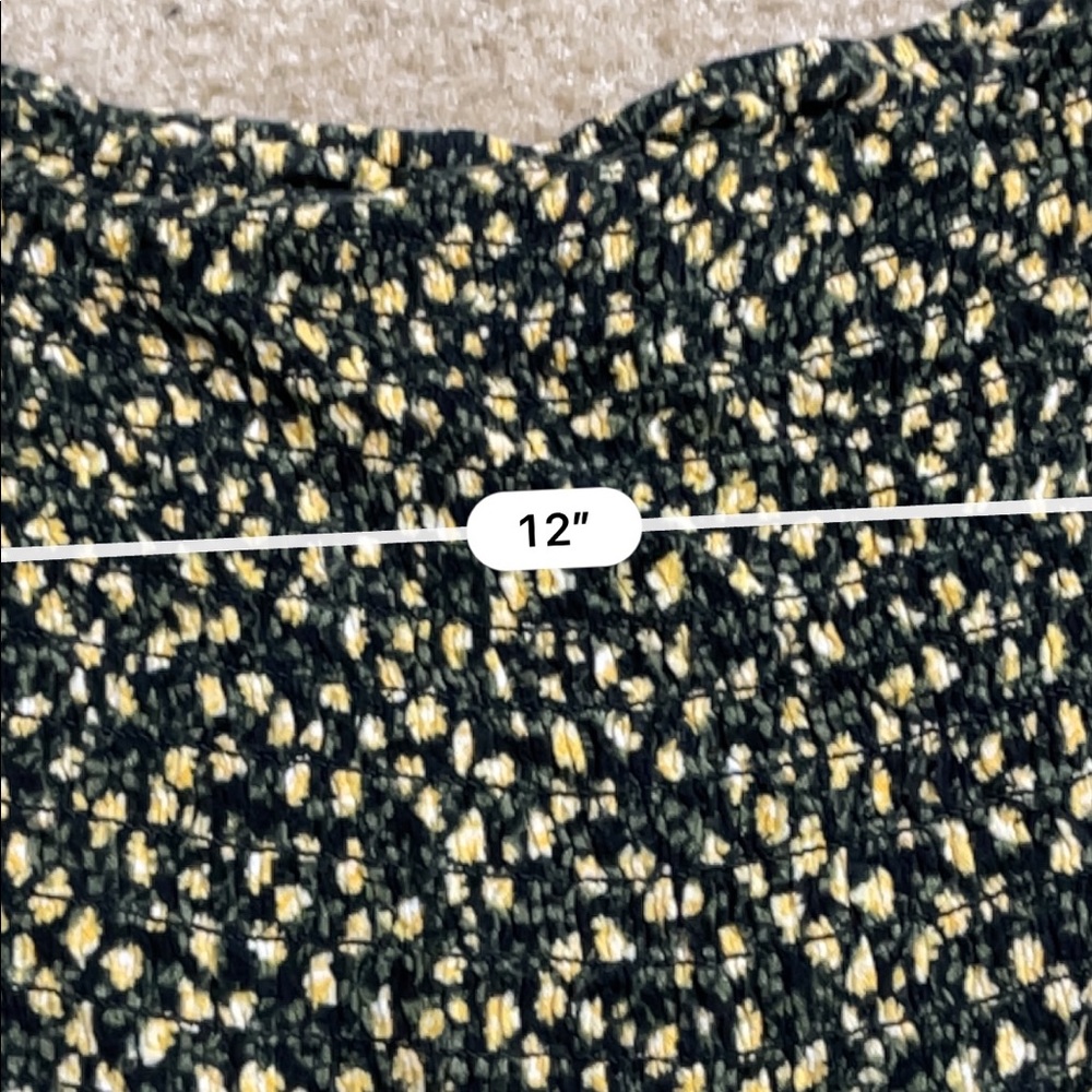 Hollister floral smocked long sleeve crop top - Picture 4 of 4